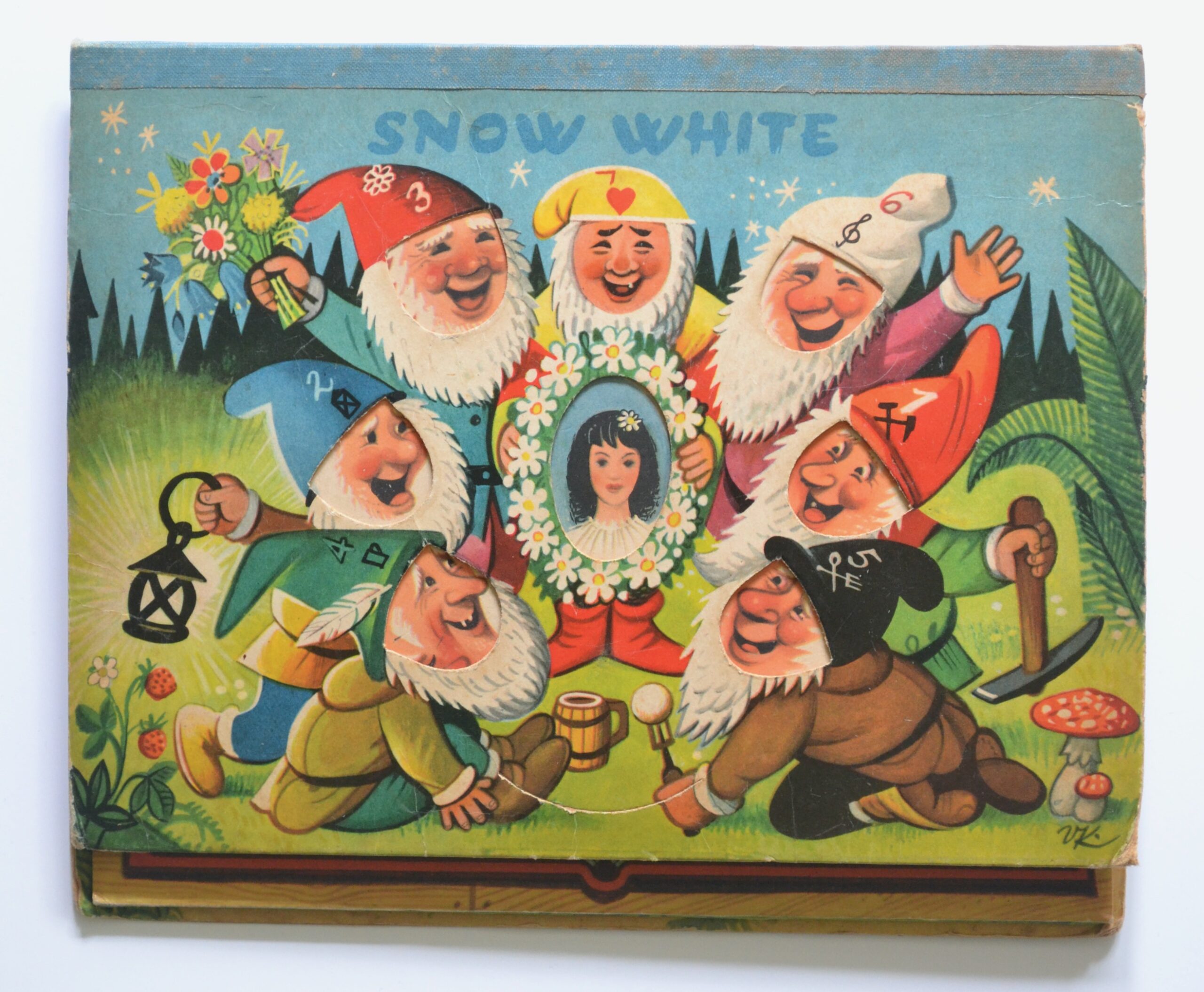 Snow White pop up book by Vojtech Kubasta
