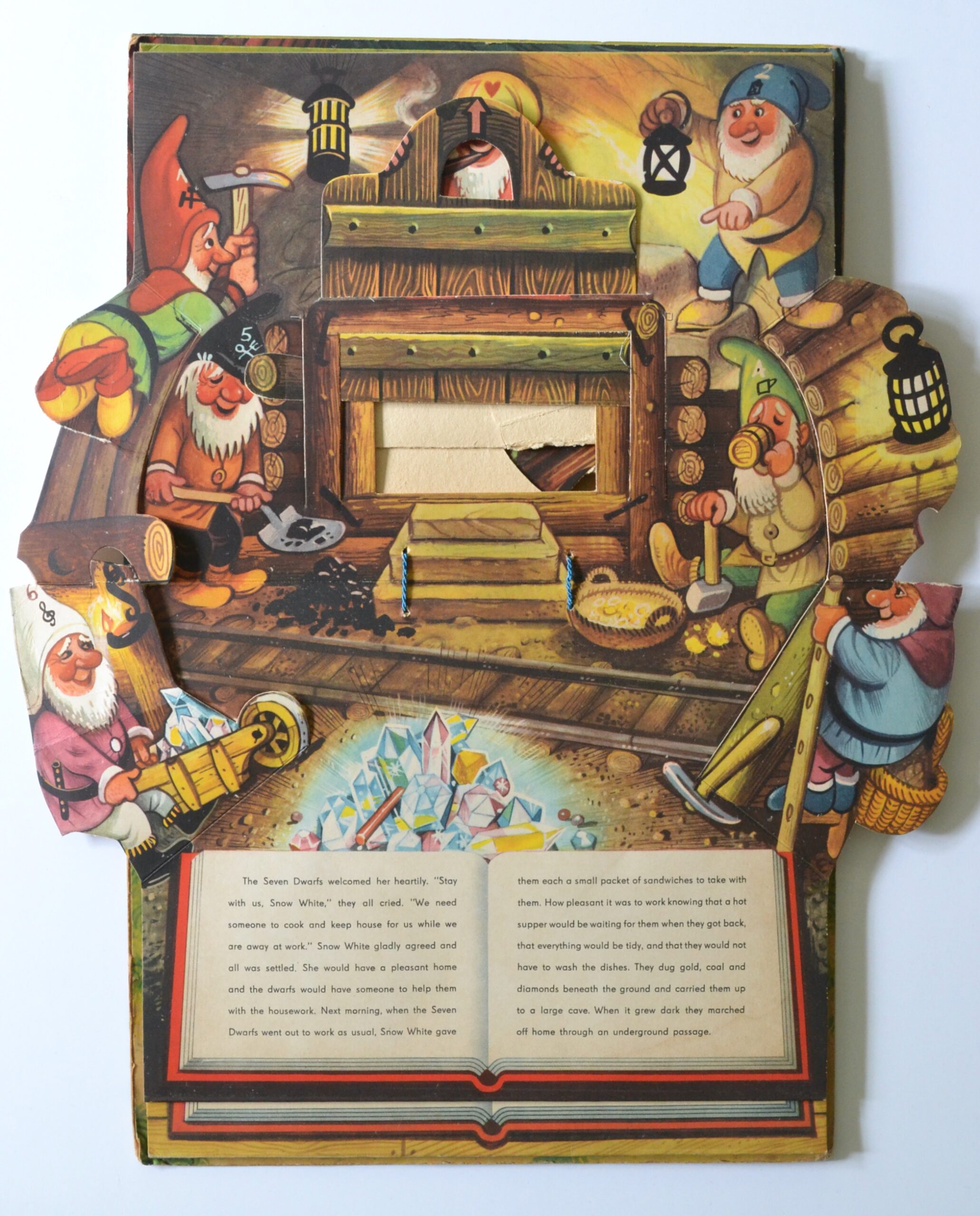 Snow White pop up book by Vojtech Kubasta - Image 4